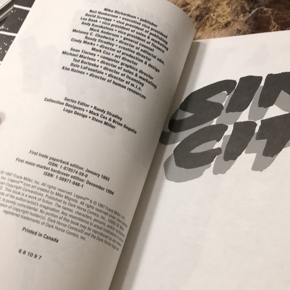 Sin City by Frank Miller, Paperback Book good used condition - Picture 7 of 12